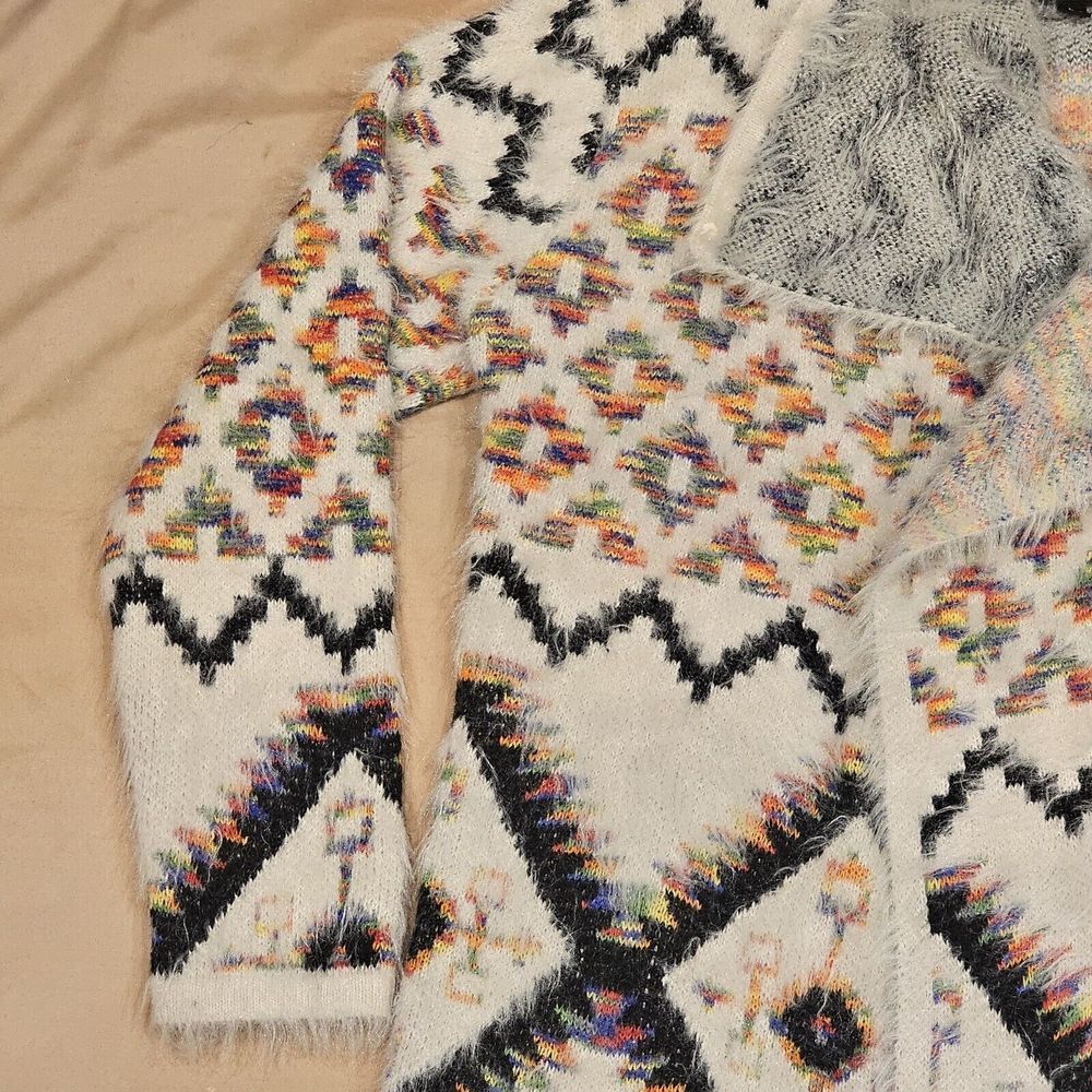 Aztec Patterned Women's Cardigan - Picture 6 of 15